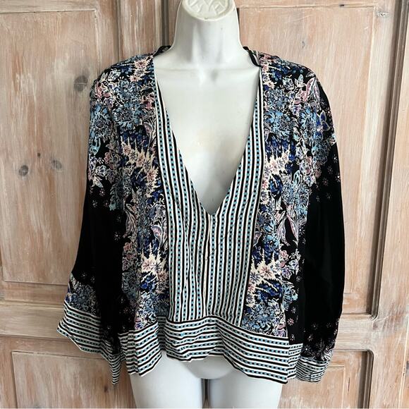 Free People V Neck Top Shirt Women’s Small NEW - Picture 1 of 7